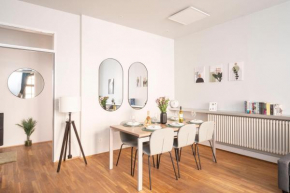 Homely Berlin - Central, Spacious, Rosenthaler Platz I Cafe